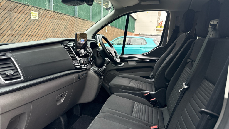 Ford Transit Custom 300 L1 Diesel Fwd 2.0 EcoBlue 170ps Low Roof D/Cab Limited Van